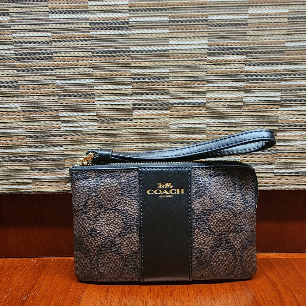 Coach Signature Corner Zip Wristlet Black Stripe